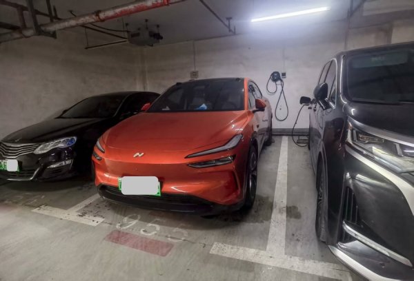 银泰融通 夏令热线|一小区地下车库多个停车位竟经常积水