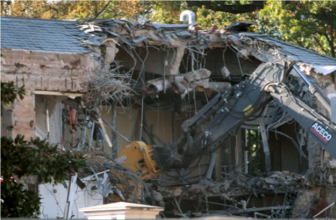 满盈网配资 大兴土木改建“豪华宴会厅”引质疑，白宫最新回应，网友争议持续